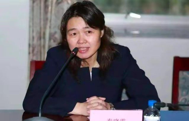 美女露出让男生揉的网站